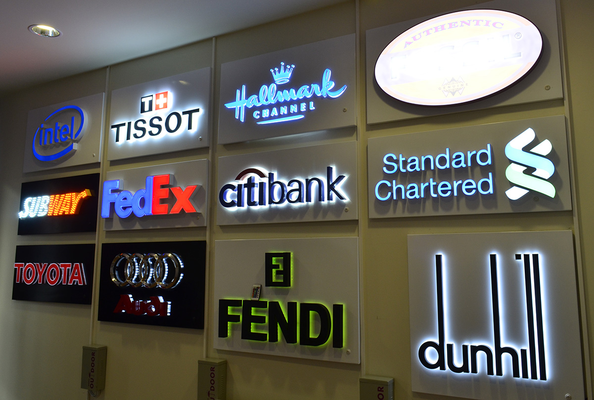 Showroom Led Signage Doc World 3979